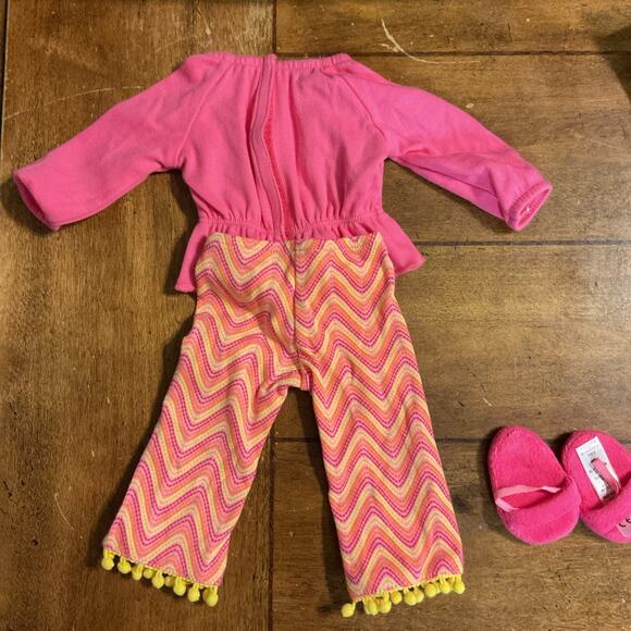 American Girl Doll Julie's Pink Beforever Zig Zag Pajamas Top & Pants Slippers - Picture 5 of 6